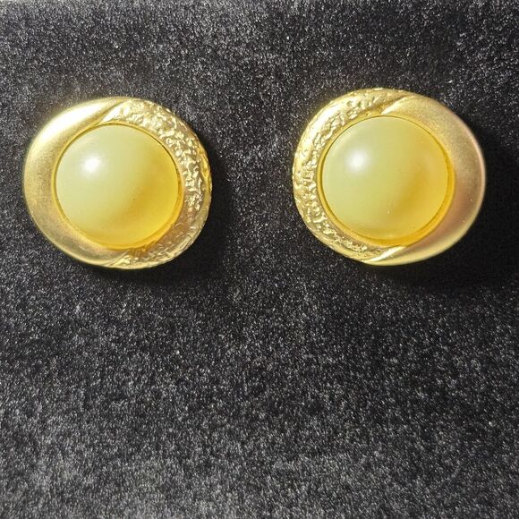 **Sale** Vintage Ernst Gideon Bek Gold Tone Green Round Earrings - Picture 5 of 12